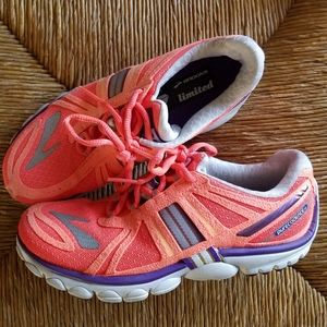 brooks work shoes womens